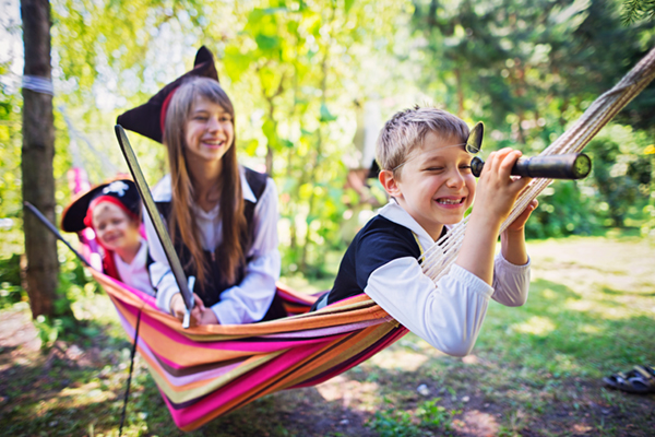 kids playing pretend