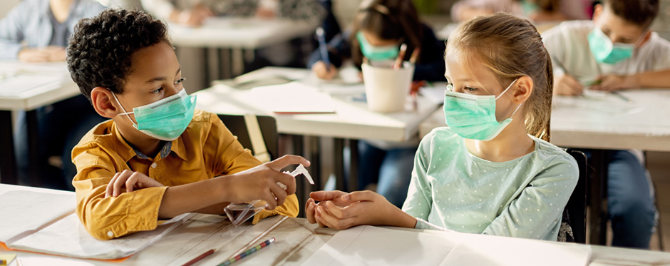 kids in classroom wearing masks